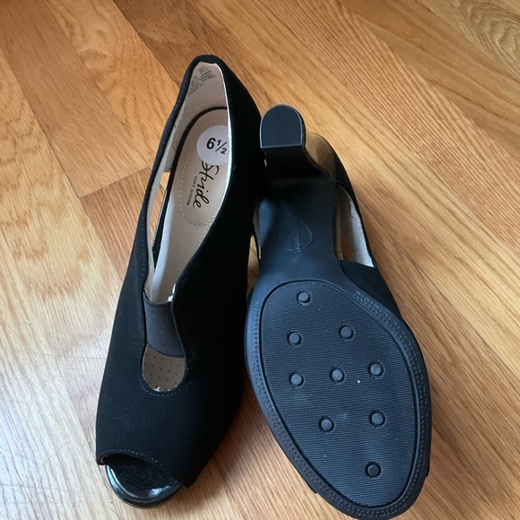 Heels - Picture 2 of 2